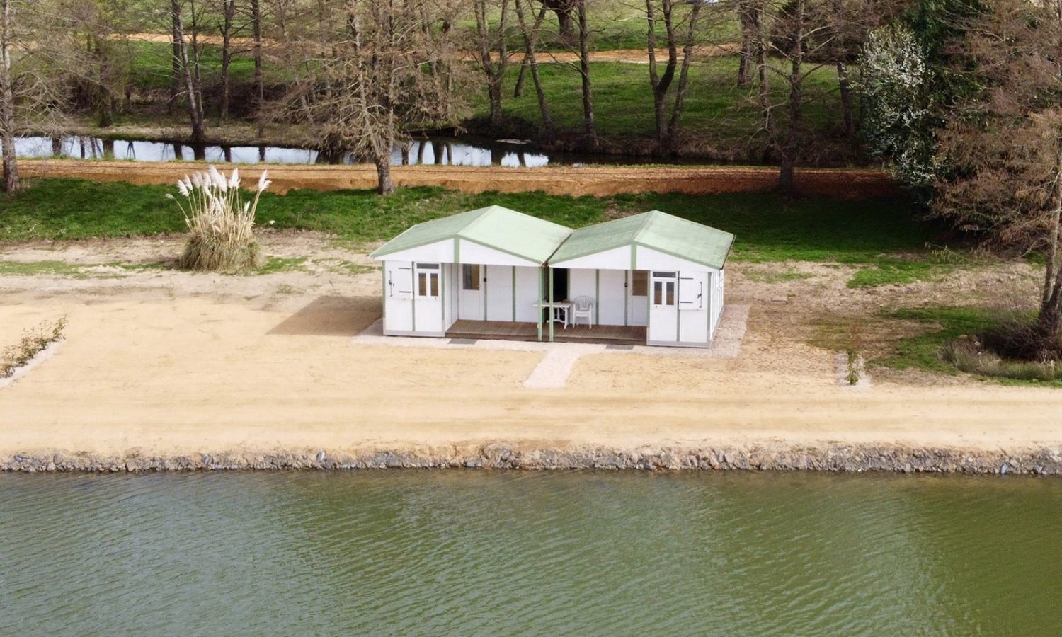 {"type":"elementor","siteurl":"https://www.lesetangsdubrionnais.com/wp-json/","elements":[{"id":"5e2662c","elType":"widget","isInner":false,"isLocked":false,"settings":{"carousel_name":"Carrousel d’images","carousel":[{"id":867,"url":"https://www.lesetangsdubrionnais.com/wp-content/uploads/2025/11/Pecheurs-Peche-carpe-no-kill-Les-Etangs-du-Brionnais-Saone-et-Lorie-71-Baugy-Roanne-Paray-le-Monial-9.jpg"},{"id":871,"url":"https://www.lesetangsdubrionnais.com/wp-content/uploads/2025/11/Pecheurs-Peche-carpe-no-kill-Les-Etangs-du-Brionnais-Saone-et-Lorie-71-Baugy-Roanne-Paray-le-Monial-5.jpg"}],"thumbnail_size":"large","slides_to_show":"1","navigation":"arrows","link_to":"file","thumbnail_custom_dimension":{"width":"","height":""},"slides_to_show_tablet":"","slides_to_show_mobile":"","slides_to_scroll":"","slides_to_scroll_tablet":"","slides_to_scroll_mobile":"","image_stretch":"no","navigation_previous_icon":{"value":"","library":""},"navigation_next_icon":{"value":"","library":""},"link":{"url":"","is_external":"","nofollow":"","custom_attributes":""},"open_lightbox":"default","caption_type":"","lazyload":"","autoplay":"yes","pause_on_hover":"yes","pause_on_interaction":"yes","autoplay_speed":5000,"infinite":"yes","effect":"slide","speed":500,"direction":"ltr","arrows_position":"inside","arrows_size":{"unit":"px","size":"","sizes":[]},"arrows_size_tablet":{"unit":"px","size":"","sizes":[]},"arrows_size_mobile":{"unit":"px","size":"","sizes":[]},"arrows_color":"","dots_position":"outside","dots_gap":{"unit":"px","size":"","sizes":[]},"dots_gap_tablet":{"unit":"px","size":"","sizes":[]},"dots_gap_mobile":{"unit":"px","size":"","sizes":[]},"dots_size":{"unit":"px","size":"","sizes":[]},"dots_size_tablet":{"unit":"px","size":"","sizes":[]},"dots_size_mobile":{"unit":"px","size":"","sizes":[]},"dots_inactive_color":"","dots_color":"","gallery_vertical_align":"","gallery_vertical_align_tablet":"","gallery_vertical_align_mobile":"","image_spacing":"","image_spacing_custom":{"unit":"px","size":20,"sizes":[]},"image_spacing_custom_tablet":{"unit":"px","size":"","sizes":[]},"image_spacing_custom_mobile":{"unit":"px","size":"","sizes":[]},"image_border_border":"","image_border_width":{"unit":"px","top":"","right":"","bottom":"","left":"","isLinked":true},"image_border_width_tablet":{"unit":"px","top":"","right":"","bottom":"","left":"","isLinked":true},"image_border_width_mobile":{"unit":"px","top":"","right":"","bottom":"","left":"","isLinked":true},"image_border_color":"","image_border_radius":{"unit":"px","top":"","right":"","bottom":"","left":"","isLinked":true},"image_border_radius_tablet":{"unit":"px","top":"","right":"","bottom":"","left":"","isLinked":true},"image_border_radius_mobile":{"unit":"px","top":"","right":"","bottom":"","left":"","isLinked":true},"caption_align":"center","caption_align_tablet":"","caption_align_mobile":"","caption_text_color":"","caption_typography_typography":"","caption_typography_font_family":"","caption_typography_font_size":{"unit":"px","size":"","sizes":[]},"caption_typography_font_size_tablet":{"unit":"px","size":"","sizes":[]},"caption_typography_font_size_mobile":{"unit":"px","size":"","sizes":[]},"caption_typography_font_weight":"","caption_typography_text_transform":"","caption_typography_font_style":"","caption_typography_text_decoration":"","caption_typography_line_height":{"unit":"px","size":"","sizes":[]},"caption_typography_line_height_tablet":{"unit":"em","size":"","sizes":[]},"caption_typography_line_height_mobile":{"unit":"em","size":"","sizes":[]},"caption_typography_letter_spacing":{"unit":"px","size":"","sizes":[]},"caption_typography_letter_spacing_tablet":{"unit":"px","size":"","sizes":[]},"caption_typography_letter_spacing_mobile":{"unit":"px","size":"","sizes":[]},"caption_typography_word_spacing":{"unit":"px","size":"","sizes":[]},"caption_typography_word_spacing_tablet":{"unit":"em","size":"","sizes":[]},"caption_typography_word_spacing_mobile":{"unit":"em","size":"","sizes":[]},"caption_shadow_text_shadow_type":"","caption_shadow_text_shadow":{"horizontal":0,"vertical":0,"blur":10,"color":"rgba(0,0,0,0.3)"},"caption_space":{"unit":"px","size":"","sizes":[]},"caption_space_tablet":{"unit":"px","size":"","sizes":[]},"caption_space_mobile":{"unit":"px","size":"","sizes":[]},"_title":"","_margin":{"unit":"px","top":"","right":"","bottom":"","left":"","isLinked":true},"_margin_tablet":{"unit":"px","top":"","right":"","bottom":"","left":"","isLinked":true},"_margin_mobile":{"unit":"px","top":"","right":"","bottom":"","left":"","isLinked":true},"_padding":{"unit":"px","top":"","right":"","bottom":"","left":"","isLinked":true},"_padding_tablet":{"unit":"px","top":"","right":"","bottom":"","left":"","isLinked":true},"_padding_mobile":{"unit":"px","top":"","right":"","bottom":"","left":"","isLinked":true},"_element_width":"","_element_width_tablet":"","_element_width_mobile":"","_element_custom_width":{"unit":"%","size":"","sizes":[]},"_element_custom_width_tablet":{"unit":"px","size":"","sizes":[]},"_element_custom_width_mobile":{"unit":"px","size":"","sizes":[]},"_grid_column":"","_grid_column_tablet":"","_grid_column_mobile":"","_grid_column_custom":"","_grid_column_custom_tablet":"","_grid_column_custom_mobile":"","_grid_row":"","_grid_row_tablet":"","_grid_row_mobile":"","_grid_row_custom":"","_grid_row_custom_tablet":"","_grid_row_custom_mobile":"","_flex_align_self":"","_flex_align_self_tablet":"","_flex_align_self_mobile":"","_flex_order":"","_flex_order_tablet":"","_flex_order_mobile":"","_flex_order_custom":"","_flex_order_custom_tablet":"","_flex_order_custom_mobile":"","_flex_size":"","_flex_size_tablet":"","_flex_size_mobile":"","_flex_grow":1,"_flex_grow_tablet":"","_flex_grow_mobile":"","_flex_shrink":1,"_flex_shrink_tablet":"","_flex_shrink_mobile":"","_element_vertical_align":"","_element_vertical_align_tablet":"","_element_vertical_align_mobile":"","_position":"","_offset_orientation_h":"start","_offset_x":{"unit":"px","size":0,"sizes":[]},"_offset_x_tablet":{"unit":"px","size":"","sizes":[]},"_offset_x_mobile":{"unit":"px","size":"","sizes":[]},"_offset_x_end":{"unit":"px","size":0,"sizes":[]},"_offset_x_end_tablet":{"unit":"px","size":"","sizes":[]},"_offset_x_end_mobile":{"unit":"px","size":"","sizes":[]},"_offset_orientation_v":"start","_offset_y":{"unit":"px","size":0,"sizes":[]},"_offset_y_tablet":{"unit":"px","size":"","sizes":[]},"_offset_y_mobile":{"unit":"px","size":"","sizes":[]},"_offset_y_end":{"unit":"px","size":0,"sizes":[]},"_offset_y_end_tablet":{"unit":"px","size":"","sizes":[]},"_offset_y_end_mobile":{"unit":"px","size":"","sizes":[]},"_z_index":"","_z_index_tablet":"","_z_index_mobile":"","_element_id":"","_css_classes":"","e_display_conditions":"","_element_cache":"","motion_fx_motion_fx_scrolling":"","motion_fx_translateY_effect":"","motion_fx_translateY_direction":"","motion_fx_translateY_speed":{"unit":"px","size":4,"sizes":[]},"motion_fx_translateY_affectedRange":{"unit":"%","size":"","sizes":{"start":0,"end":100}},"motion_fx_translateX_effect":"","motion_fx_translateX_direction":"","motion_fx_translateX_speed":{"unit":"px","size":4,"sizes":[]},"motion_fx_translateX_affectedRange":{"unit":"%","size":"","sizes":{"start":0,"end":100}},"motion_fx_opacity_effect":"","motion_fx_opacity_direction":"out-in","motion_fx_opacity_level":{"unit":"px","size":10,"sizes":[]},"motion_fx_opacity_range":{"unit":"%","size":"","sizes":{"start":20,"end":80}},"motion_fx_blur_effect":"","motion_fx_blur_direction":"out-in","motion_fx_blur_level":{"unit":"px","size":7,"sizes":[]},"motion_fx_blur_range":{"unit":"%","size":"","sizes":{"start":20,"end":80}},"motion_fx_rotateZ_effect":"","motion_fx_rotateZ_direction":"","motion_fx_rotateZ_speed":{"unit":"px","size":1,"sizes":[]},"motion_fx_rotateZ_affectedRange":{"unit":"%","size":"","sizes":{"start":0,"end":100}},"motion_fx_scale_effect":"","motion_fx_scale_direction":"out-in","motion_fx_scale_speed":{"unit":"px","size":4,"sizes":[]},"motion_fx_scale_range":{"unit":"%","size":"","sizes":{"start":20,"end":80}},"motion_fx_transform_origin_x":"center","motion_fx_transform_origin_y":"center","motion_fx_devices":["desktop","tablet","mobile"],"motion_fx_range":"","motion_fx_motion_fx_mouse":"","motion_fx_mouseTrack_effect":"","motion_fx_mouseTrack_direction":"","motion_fx_mouseTrack_speed":{"unit":"px","size":1,"sizes":[]},"motion_fx_tilt_effect":"","motion_fx_tilt_direction":"","motion_fx_tilt_speed":{"unit":"px","size":4,"sizes":[]},"handle_motion_fx_asset_loading":"","sticky":"","sticky_on":["desktop","tablet","mobile"],"sticky_offset":0,"sticky_offset_tablet":"","sticky_offset_mobile":"","sticky_effects_offset":0,"sticky_effects_offset_tablet":"","sticky_effects_offset_mobile":"","sticky_anchor_link_offset":0,"sticky_anchor_link_offset_tablet":"","sticky_anchor_link_offset_mobile":"","sticky_parent":"","_animation":"","_animation_tablet":"","_animation_mobile":"","animation_duration":"","_animation_delay":"","_transform_rotate_popover":"","_transform_rotateZ_effect":{"unit":"px","size":"","sizes":[]},"_transform_rotateZ_effect_tablet":{"unit":"deg","size":"","sizes":[]},"_transform_rotateZ_effect_mobile":{"unit":"deg","size":"","sizes":[]},"_transform_rotate_3d":"","_transform_rotateX_effect":{"unit":"px","size":"","sizes":[]},"_transform_rotateX_effect_tablet":{"unit":"deg","size":"","sizes":[]},"_transform_rotateX_effect_mobile":{"unit":"deg","size":"","sizes":[]},"_transform_rotateY_effect":{"unit":"px","size":"","sizes":[]},"_transform_rotateY_effect_tablet":{"unit":"deg","size":"","sizes":[]},"_transform_rotateY_effect_mobile":{"unit":"deg","size":"","sizes":[]},"_transform_perspective_effect":{"unit":"px","size":"","sizes":[]},"_transform_perspective_effect_tablet":{"unit":"px","size":"","sizes":[]},"_transform_perspective_effect_mobile":{"unit":"px","size":"","sizes":[]},"_transform_translate_popover":"","_transform_translateX_effect":{"unit":"px","size":"","sizes":[]},"_transform_translateX_effect_tablet":{"unit":"px","size":"","sizes":[]},"_transform_translateX_effect_mobile":{"unit":"px","size":"","sizes":[]},"_transform_translateY_effect":{"unit":"px","size":"","sizes":[]},"_transform_translateY_effect_tablet":{"unit":"px","size":"","sizes":[]},"_transform_translateY_effect_mobile":{"unit":"px","size":"","sizes":[]},"_transform_scale_popover":"","_transform_keep_proportions":"yes","_transform_scale_effect":{"unit":"px","size":"","sizes":[]},"_transform_scale_effect_tablet":{"unit":"px","size":"","sizes":[]},"_transform_scale_effect_mobile":{"unit":"px","size":"","sizes":[]},"_transform_scaleX_effect":{"unit":"px","size":"","sizes":[]},"_transform_scaleX_effect_tablet":{"unit":"px","size":"","sizes":[]},"_transform_scaleX_effect_mobile":{"unit":"px","size":"","sizes":[]},"_transform_scaleY_effect":{"unit":"px","size":"","sizes":[]},"_transform_scaleY_effect_tablet":{"unit":"px","size":"","sizes":[]},"_transform_scaleY_effect_mobile":{"unit":"px","size":"","sizes":[]},"_transform_skew_popover":"","_transform_skewX_effect":{"unit":"px","size":"","sizes":[]},"_transform_skewX_effect_tablet":{"unit":"deg","size":"","sizes":[]},"_transform_skewX_effect_mobile":{"unit":"deg","size":"","sizes":[]},"_transform_skewY_effect":{"unit":"px","size":"","sizes":[]},"_transform_skewY_effect_tablet":{"unit":"deg","size":"","sizes":[]},"_transform_skewY_effect_mobile":{"unit":"deg","size":"","sizes":[]},"_transform_flipX_effect":"","_transform_flipY_effect":"","_transform_rotate_popover_hover":"","_transform_rotateZ_effect_hover":{"unit":"px","size":"","sizes":[]},"_transform_rotateZ_effect_hover_tablet":{"unit":"deg","size":"","sizes":[]},"_transform_rotateZ_effect_hover_mobile":{"unit":"deg","size":"","sizes":[]},"_transform_rotate_3d_hover":"","_transform_rotateX_effect_hover":{"unit":"px","size":"","sizes":[]},"_transform_rotateX_effect_hover_tablet":{"unit":"deg","size":"","sizes":[]},"_transform_rotateX_effect_hover_mobile":{"unit":"deg","size":"","sizes":[]},"_transform_rotateY_effect_hover":{"unit":"px","size":"","sizes":[]},"_transform_rotateY_effect_hover_tablet":{"unit":"deg","size":"","sizes":[]},"_transform_rotateY_effect_hover_mobile":{"unit":"deg","size":"","sizes":[]},"_transform_perspective_effect_hover":{"unit":"px","size":"","sizes":[]},"_transform_perspective_effect_hover_tablet":{"unit":"px","size":"","sizes":[]},"_transform_perspective_effect_hover_mobile":{"unit":"px","size":"","sizes":[]},"_transform_translate_popover_hover":"","_transform_translateX_effect_hover":{"unit":"px","size":"","sizes":[]},"_transform_translateX_effect_hover_tablet":{"unit":"px","size":"","sizes":[]},"_transform_translateX_effect_hover_mobile":{"unit":"px","size":"","sizes":[]},"_transform_translateY_effect_hover":{"unit":"px","size":"","sizes":[]},"_transform_translateY_effect_hover_tablet":{"unit":"px","size":"","sizes":[]},"_transform_translateY_effect_hover_mobile":{"unit":"px","size":"","sizes":[]},"_transform_scale_popover_hover":"","_transform_keep_proportions_hover":"yes","_transform_scale_effect_hover":{"unit":"px","size":"","sizes":[]},"_transform_scale_effect_hover_tablet":{"unit":"px","size":"","sizes":[]},"_transform_scale_effect_hover_mobile":{"unit":"px","size":"","sizes":[]},"_transform_scaleX_effect_hover":{"unit":"px","size":"","sizes":[]},"_transform_scaleX_effect_hover_tablet":{"unit":"px","size":"","sizes":[]},"_transform_scaleX_effect_hover_mobile":{"unit":"px","size":"","sizes":[]},"_transform_scaleY_effect_hover":{"unit":"px","size":"","sizes":[]},"_transform_scaleY_effect_hover_tablet":{"unit":"px","size":"","sizes":[]},"_transform_scaleY_effect_hover_mobile":{"unit":"px","size":"","sizes":[]},"_transform_skew_popover_hover":"","_transform_skewX_effect_hover":{"unit":"px","size":"","sizes":[]},"_transform_skewX_effect_hover_tablet":{"unit":"deg","size":"","sizes":[]},"_transform_skewX_effect_hover_mobile":{"unit":"deg","size":"","sizes":[]},"_transform_skewY_effect_hover":{"unit":"px","size":"","sizes":[]},"_transform_skewY_effect_hover_tablet":{"unit":"deg","size":"","sizes":[]},"_transform_skewY_effect_hover_mobile":{"unit":"deg","size":"","sizes":[]},"_transform_flipX_effect_hover":"","_transform_flipY_effect_hover":"","_transform_transition_hover":{"unit":"px","size":"","sizes":[]},"motion_fx_transform_x_anchor_point":"","motion_fx_transform_x_anchor_point_tablet":"","motion_fx_transform_x_anchor_point_mobile":"","motion_fx_transform_y_anchor_point":"","motion_fx_transform_y_anchor_point_tablet":"","motion_fx_transform_y_anchor_point_mobile":"","_background_background":"","_background_color":"","_background_color_stop":{"unit":"%","size":0,"sizes":[]},"_background_color_stop_tablet":{"unit":"%"},"_background_color_stop_mobile":{"unit":"%"},"_background_color_b":"#f2295b","_background_color_b_stop":{"unit":"%","size":100,"sizes":[]},"_background_color_b_stop_tablet":{"unit":"%"},"_background_color_b_stop_mobile":{"unit":"%"},"_background_gradient_type":"linear","_background_gradient_angle":{"unit":"deg","size":180,"sizes":[]},"_background_gradient_angle_tablet":{"unit":"deg"},"_background_gradient_angle_mobile":{"unit":"deg"},"_background_gradient_position":"center center","_background_gradient_position_tablet":"","_background_gradient_position_mobile":"","_background_image":{"url":"","id":"","size":""},"_background_image_tablet":{"url":"","id":"","size":""},"_background_image_mobile":{"url":"","id":"","size":""},"_background_position":"","_background_position_tablet":"","_background_position_mobile":"","_background_xpos":{"unit":"px","size":0,"sizes":[]},"_background_xpos_tablet":{"unit":"px","size":0,"sizes":[]},"_background_xpos_mobile":{"unit":"px","size":0,"sizes":[]},"_background_ypos":{"unit":"px","size":0,"sizes":[]},"_background_ypos_tablet":{"unit":"px","size":0,"sizes":[]},"_background_ypos_mobile":{"unit":"px","size":0,"sizes":[]},"_background_attachment":"","_background_repeat":"","_background_repeat_tablet":"","_background_repeat_mobile":"","_background_size":"","_background_size_tablet":"","_background_size_mobile":"","_background_bg_width":{"unit":"%","size":100,"sizes":[]},"_background_bg_width_tablet":{"unit":"px","size":"","sizes":[]},"_background_bg_width_mobile":{"unit":"px","size":"","sizes":[]},"_background_video_link":"","_background_video_start":"","_background_video_end":"","_background_play_once":"","_background_play_on_mobile":"","_background_privacy_mode":"","_background_video_fallback":{"url":"","id":"","size":""},"_background_slideshow_gallery":[],"_background_slideshow_loop":"yes","_background_slideshow_slide_duration":5000,"_background_slideshow_slide_transition":"fade","_background_slideshow_transition_duration":500,"_background_slideshow_background_size":"","_background_slideshow_background_size_tablet":"","_background_slideshow_background_size_mobile":"","_background_slideshow_background_position":"","_background_slideshow_background_position_tablet":"","_background_slideshow_background_position_mobile":"","_background_slideshow_lazyload":"","_background_slideshow_ken_burns":"","_background_slideshow_ken_burns_zoom_direction":"in","_background_hover_background":"","_background_hover_color":"","_background_hover_color_stop":{"unit":"%","size":0,"sizes":[]},"_background_hover_color_stop_tablet":{"unit":"%"},"_background_hover_color_stop_mobile":{"unit":"%"},"_background_hover_color_b":"#f2295b","_background_hover_color_b_stop":{"unit":"%","size":100,"sizes":[]},"_background_hover_color_b_stop_tablet":{"unit":"%"},"_background_hover_color_b_stop_mobile":{"unit":"%"},"_background_hover_gradient_type":"linear","_background_hover_gradient_angle":{"unit":"deg","size":180,"sizes":[]},"_background_hover_gradient_angle_tablet":{"unit":"deg"},"_background_hover_gradient_angle_mobile":{"unit":"deg"},"_background_hover_gradient_position":"center center","_background_hover_gradient_position_tablet":"","_background_hover_gradient_position_mobile":"","_background_hover_image":{"url":"","id":"","size":""},"_background_hover_image_tablet":{"url":"","id":"","size":""},"_background_hover_image_mobile":{"url":"","id":"","size":""},"_background_hover_position":"","_background_hover_position_tablet":"","_background_hover_position_mobile":"","_background_hover_xpos":{"unit":"px","size":0,"sizes":[]},"_background_hover_xpos_tablet":{"unit":"px","size":0,"sizes":[]},"_background_hover_xpos_mobile":{"unit":"px","size":0,"sizes":[]},"_background_hover_ypos":{"unit":"px","size":0,"sizes":[]},"_background_hover_ypos_tablet":{"unit":"px","size":0,"sizes":[]},"_background_hover_ypos_mobile":{"unit":"px","size":0,"sizes":[]},"_background_hover_attachment":"","_background_hover_repeat":"","_background_hover_repeat_tablet":"","_background_hover_repeat_mobile":"","_background_hover_size":"","_background_hover_size_tablet":"","_background_hover_size_mobile":"","_background_hover_bg_width":{"unit":"%","size":100,"sizes":[]},"_background_hover_bg_width_tablet":{"unit":"px","size":"","sizes":[]},"_background_hover_bg_width_mobile":{"unit":"px","size":"","sizes":[]},"_background_hover_video_link":"","_background_hover_video_start":"","_background_hover_video_end":"","_background_hover_play_once":"","_background_hover_play_on_mobile":"","_background_hover_privacy_mode":"","_background_hover_video_fallback":{"url":"","id":"","size":""},"_background_hover_slideshow_gallery":[],"_background_hover_slideshow_loop":"yes","_background_hover_slideshow_slide_duration":5000,"_background_hover_slideshow_slide_transition":"fade","_background_hover_slideshow_transition_duration":500,"_background_hover_slideshow_background_size":"","_background_hover_slideshow_background_size_tablet":"","_background_hover_slideshow_background_size_mobile":"","_background_hover_slideshow_background_position":"","_background_hover_slideshow_background_position_tablet":"","_background_hover_slideshow_background_position_mobile":"","_background_hover_slideshow_lazyload":"","_background_hover_slideshow_ken_burns":"","_background_hover_slideshow_ken_burns_zoom_direction":"in","_background_hover_transition":{"unit":"px","size":"","sizes":[]},"_border_border":"","_border_width":{"unit":"px","top":"","right":"","bottom":"","left":"","isLinked":true},"_border_width_tablet":{"unit":"px","top":"","right":"","bottom":"","left":"","isLinked":true},"_border_width_mobile":{"unit":"px","top":"","right":"","bottom":"","left":"","isLinked":true},"_border_color":"","_border_radius":{"unit":"px","top":"","right":"","bottom":"","left":"","isLinked":true},"_border_radius_tablet":{"unit":"px","top":"","right":"","bottom":"","left":"","isLinked":true},"_border_radius_mobile":{"unit":"px","top":"","right":"","bottom":"","left":"","isLinked":true},"_box_shadow_box_shadow_type":"","_box_shadow_box_shadow":{"horizontal":0,"vertical":0,"blur":10,"spread":0,"color":"rgba(0,0,0,0.5)"},"_box_shadow_box_shadow_position":" ","_border_hover_border":"","_border_hover_width":{"unit":"px","top":"","right":"","bottom":"","left":"","isLinked":true},"_border_hover_width_tablet":{"unit":"px","top":"","right":"","bottom":"","left":"","isLinked":true},"_border_hover_width_mobile":{"unit":"px","top":"","right":"","bottom":"","left":"","isLinked":true},"_border_hover_color":"","_border_radius_hover":{"unit":"px","top":"","right":"","bottom":"","left":"","isLinked":true},"_border_radius_hover_tablet":{"unit":"px","top":"","right":"","bottom":"","left":"","isLinked":true},"_border_radius_hover_mobile":{"unit":"px","top":"","right":"","bottom":"","left":"","isLinked":true},"_box_shadow_hover_box_shadow_type":"","_box_shadow_hover_box_shadow":{"horizontal":0,"vertical":0,"blur":10,"spread":0,"color":"rgba(0,0,0,0.5)"},"_box_shadow_hover_box_shadow_position":" ","_border_hover_transition":{"unit":"px","size":"","sizes":[]},"_mask_switch":"","_mask_shape":"circle","_mask_image":{"url":"","id":"","size":""},"_mask_image_tablet":{"url":"","id":"","size":""},"_mask_image_mobile":{"url":"","id":"","size":""},"_mask_size":"contain","_mask_size_tablet":"","_mask_size_mobile":"","_mask_size_scale":{"unit":"%","size":100,"sizes":[]},"_mask_size_scale_tablet":{"unit":"px","size":"","sizes":[]},"_mask_size_scale_mobile":{"unit":"px","size":"","sizes":[]},"_mask_position":"center center","_mask_position_tablet":"","_mask_position_mobile":"","_mask_position_x":{"unit":"%","size":0,"sizes":[]},"_mask_position_x_tablet":{"unit":"px","size":"","sizes":[]},"_mask_position_x_mobile":{"unit":"px","size":"","sizes":[]},"_mask_position_y":{"unit":"%","size":0,"sizes":[]},"_mask_position_y_tablet":{"unit":"px","size":"","sizes":[]},"_mask_position_y_mobile":{"unit":"px","size":"","sizes":[]},"_mask_repeat":"no-repeat","_mask_repeat_tablet":"","_mask_repeat_mobile":"","hide_desktop":"","hide_tablet":"","hide_mobile":"","_attributes":"","custom_css":""},"defaultEditSettings":{"defaultEditRoute":"content"},"interactions":{},"elements":[],"widgetType":"image-carousel","htmlCache":"\t\t\t\t\t\n\t\t\t\n\t\t\t\t\t\t\t\t\t\t\t\n\t\t\t\t\t\t\t\t\t\t\t\t\n\t\t\t\t\t\t\t\t\t\t\t\n\t\t\t\t\t\n\t\t\t\t\t\t\t\t\t\t\t\n\t\t\t\t\n\t\t\t\t\t\t\t\t\t\n\t\t\t\t","editSettings":{"defaultEditRoute":"content","panel":{"activeTab":"content","activeSection":"section_image_carousel"}}}]}