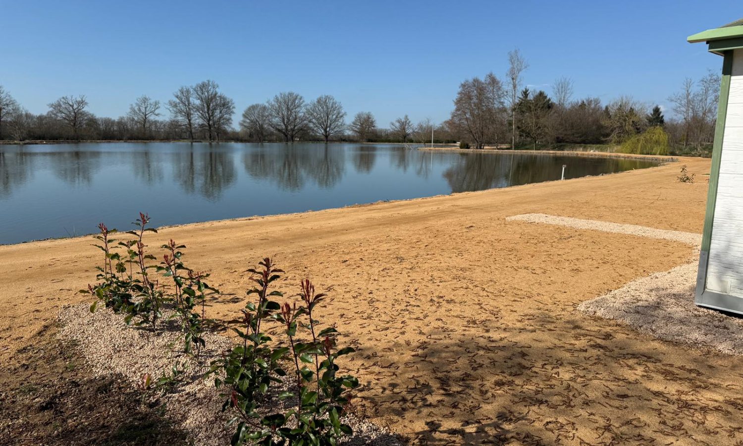 Chalet Poste 3 Les Presque'îles Les Etangs du Brionnais Pêche à la Carpe Specimen no kill Saône-et-Loire 71 chalet (1)