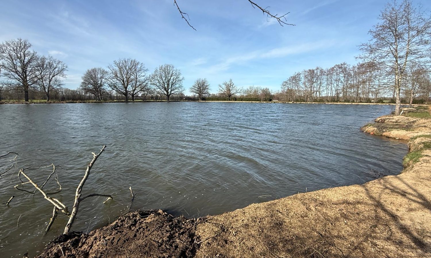 Poste 1 La Digue Les Etangs du Brionnais Pêche à la Carpe Specimen no kill Saône-et-Loire 71 (1)