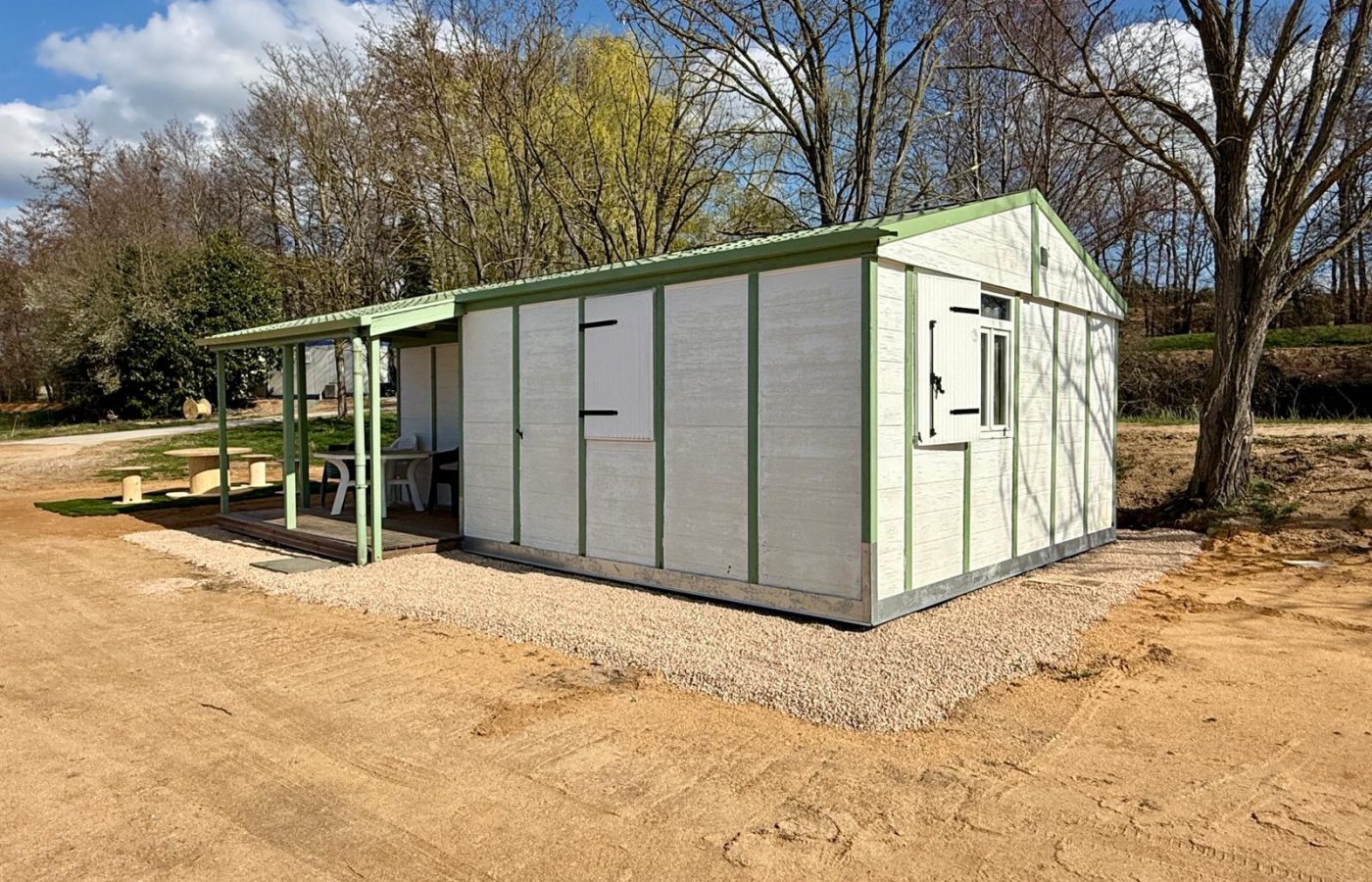 Poste 4 Le Passage Les Etangs du Brionnais Pêche à la Carpe Specimen no kill Saône-et-Loire 71 chalet (4)